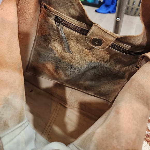 💥SOLD💥BED|STU Distressed Ariel Tan Leather Hobo Bag (RARE COLOR) - Picture 4 of 10